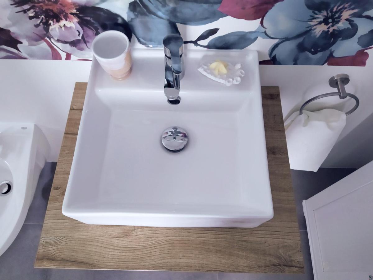 Peonia 2 Posti Wi-Fi Ac Free Park Jacuzzi Bed & Breakfast Порлеца Екстериор снимка